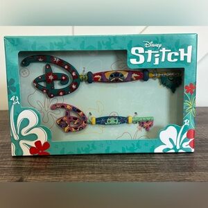 Disney Stitch & Scrump 🌺 Collectible Key Set